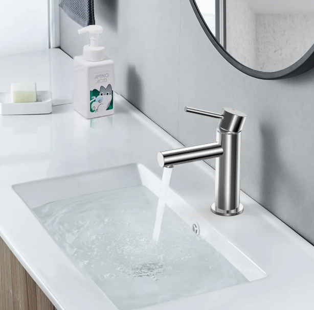Single Handle Solid Brass Bathroom Basin Faucet (Model: iKON-AB000005)