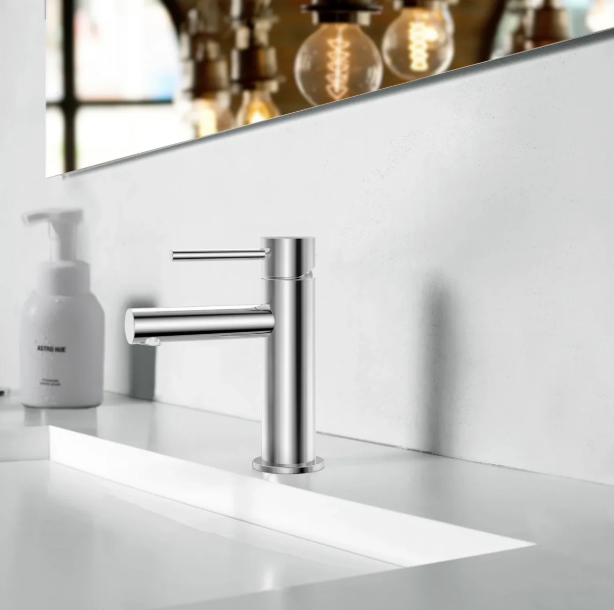 Single Handle Solid Brass Bathroom Basin Faucet (Model: iKON-AB000005)